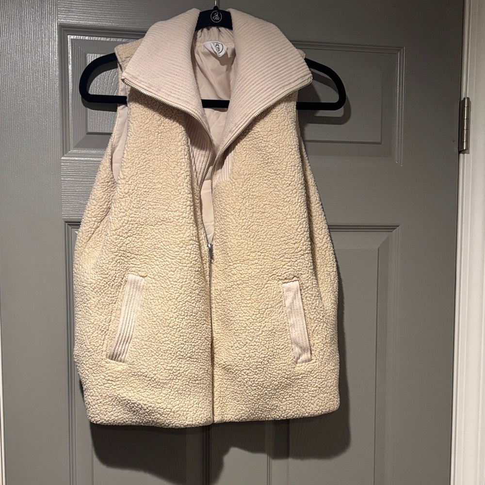 Cascade Collective Cream Teddy Vest